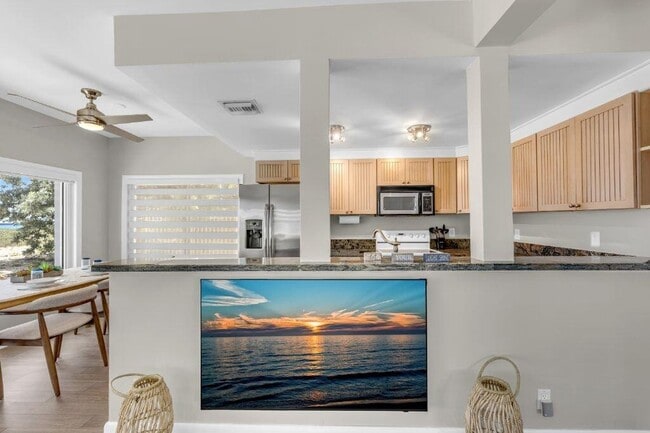 Building Photo - 600 N Ocean Blvd