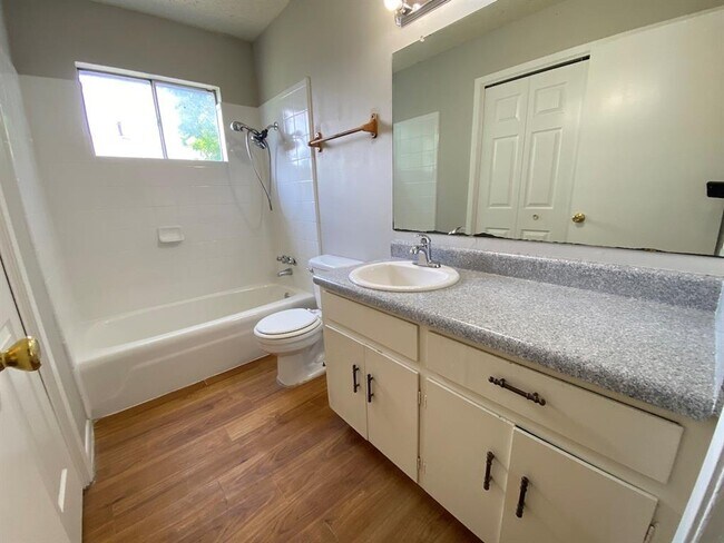 Building Photo - 11200 Renel Dr