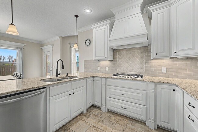Building Photo - 4 bedroom 2 bath Praire Grove Home! Upgrades Galore!
