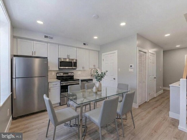 Building Photo - 672 N 19th St