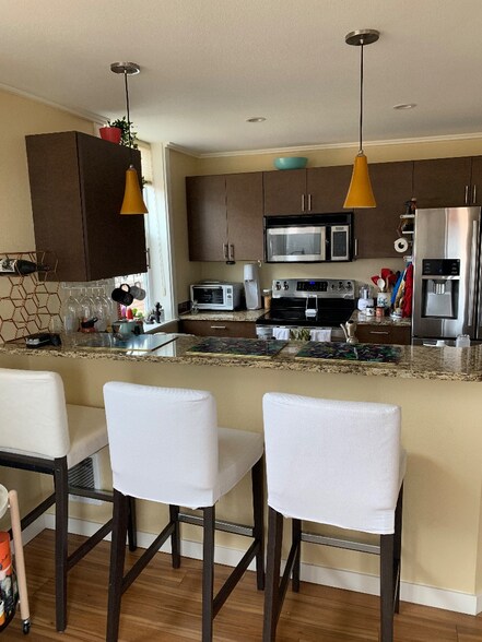 Building Photo - 626 4th Ave W