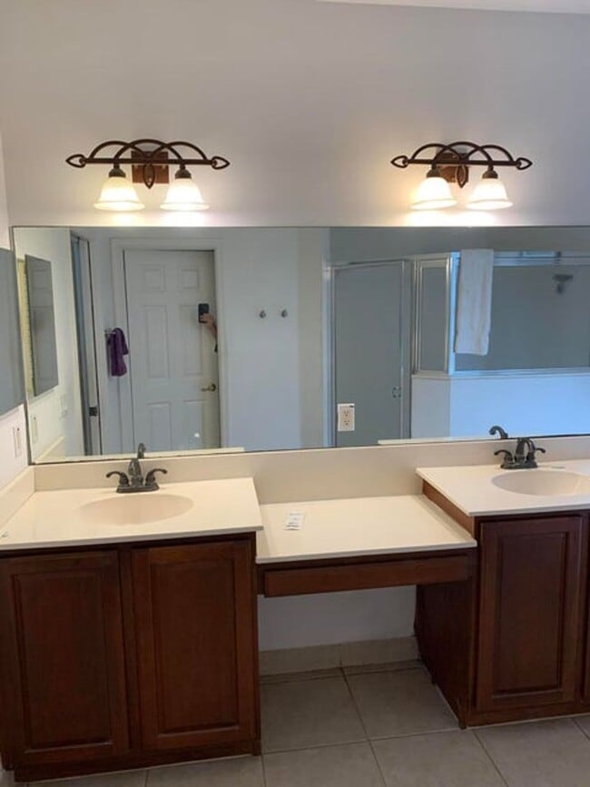 Building Photo - 9280 Silver Glen Way