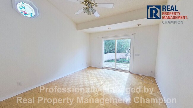 Building Photo - Spacious 3 BD/3 BA Home with Open Floorpla...