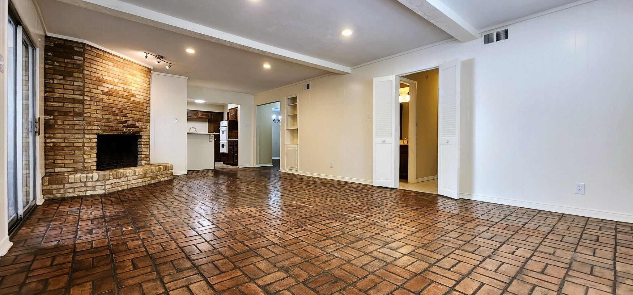 Building Photo - 7737 Village Trail Dr