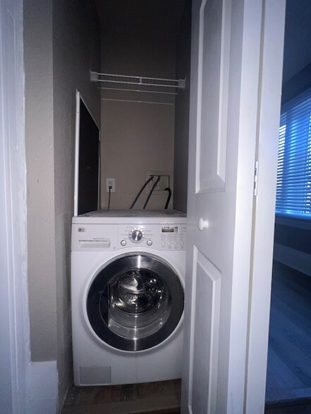 Building Photo - 312 E Olive Pl