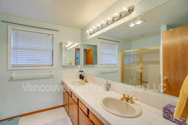 Building Photo - 2208 SE 130th Ave