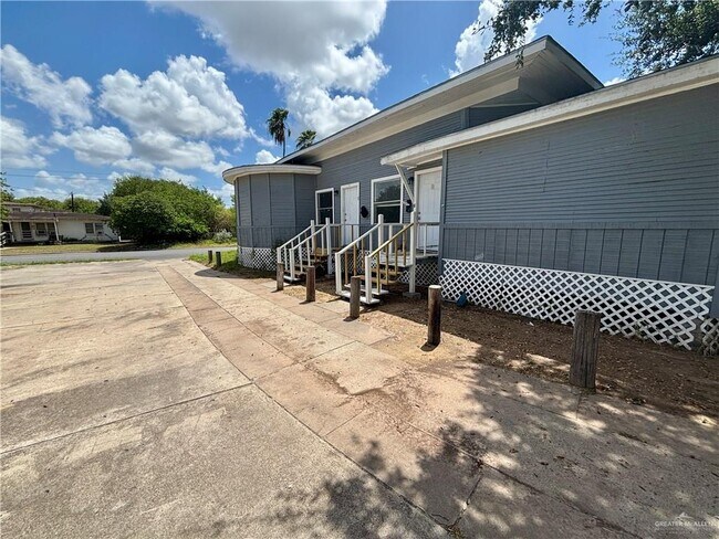 Primary Photo - 1007 W St Charles St