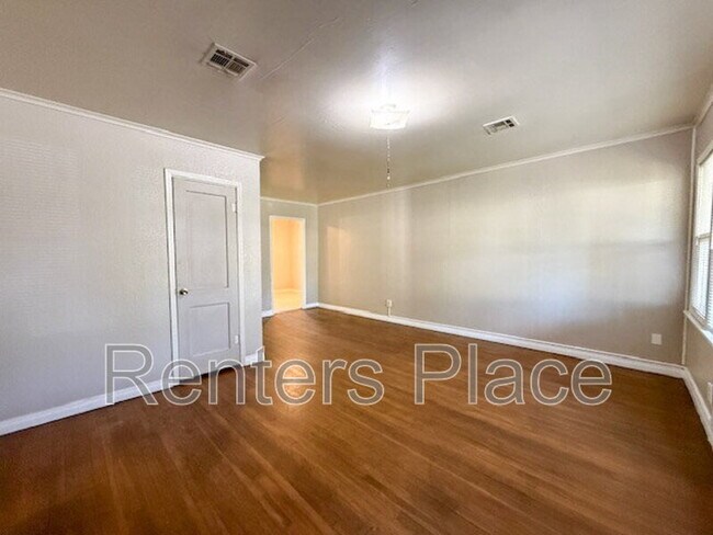Building Photo - 3512 W 43rd Pl