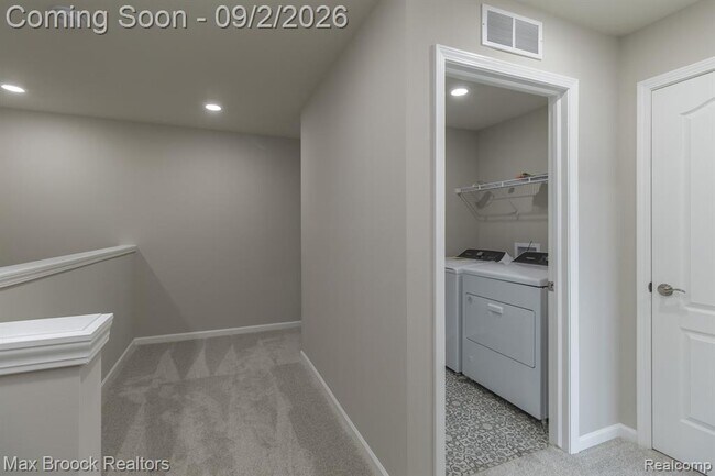 Building Photo - 4819 Glenora Dr