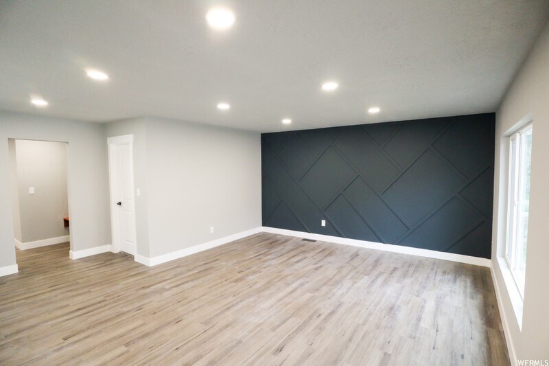 Building Photo - 948 E Atkin Ave