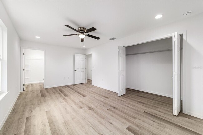 Building Photo - 691 NE 130th Ct