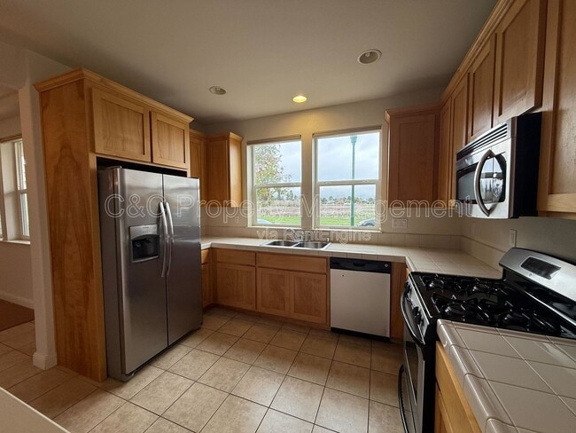 Building Photo - 2527 N Village Dr