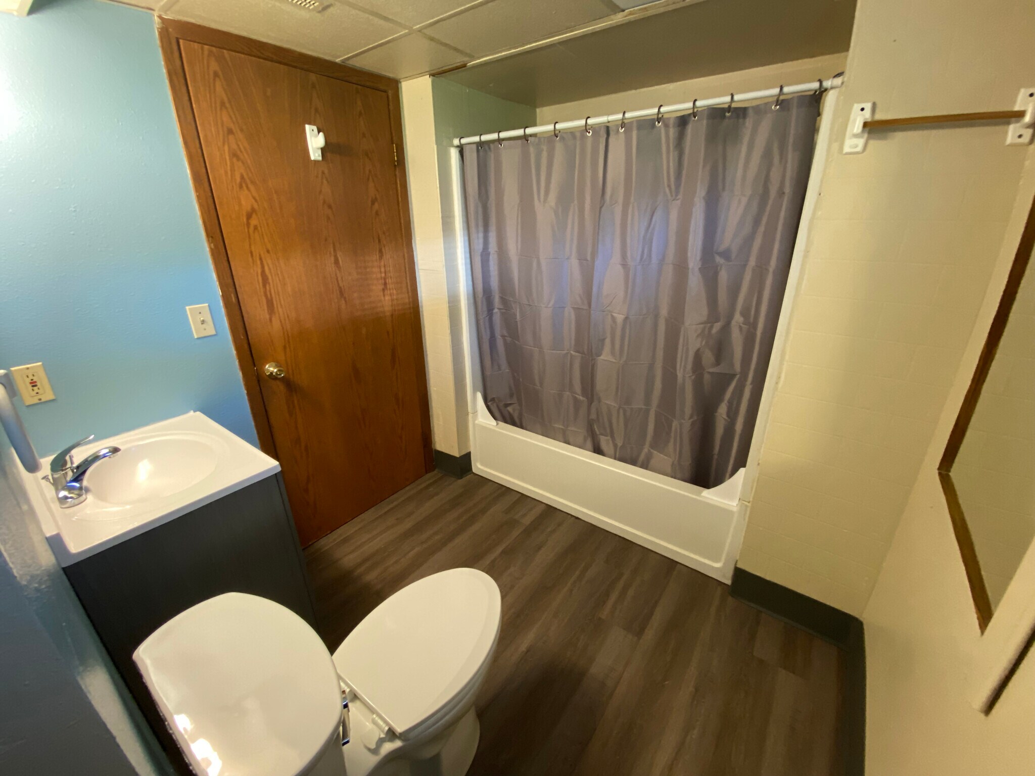 Bathroom - 923 N 7th St