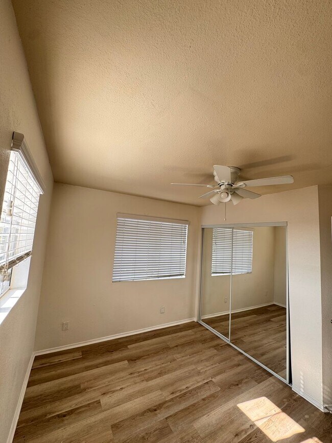 Building Photo - 1060 McFarland Ave