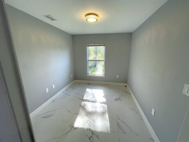 Building Photo - AKACHER01