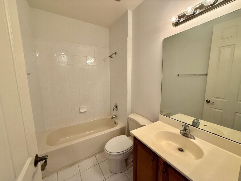 Building Photo - 870 Marina del Ray Ln