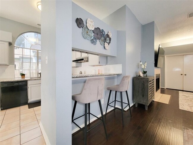 Building Photo - 7122 River Garden Dr