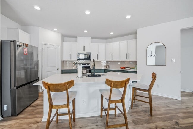 Building Photo - *COMING SOON* Kitchen Lovers Dream – Tons of Cabinet Space & Included Appliances!