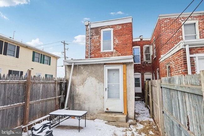 Building Photo - 106 S Heald St