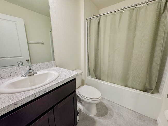 Building Photo - Gorgeous 3 bedroom 2 bath 2 car garage!