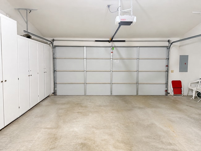 Building Photo - 4925 Summit Cir