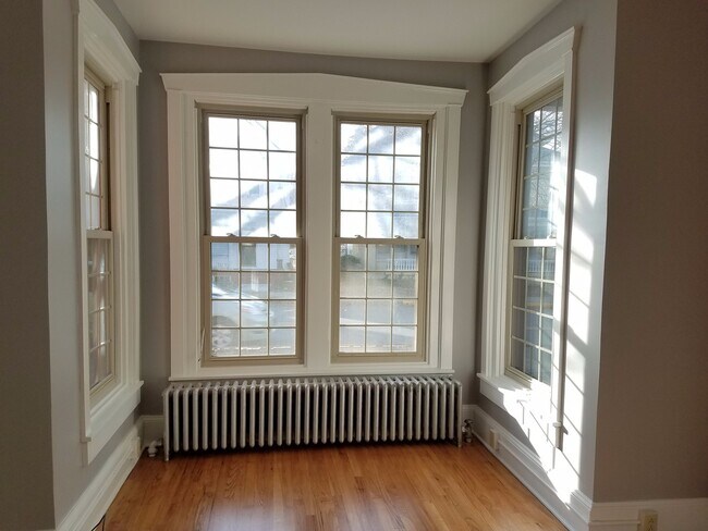 Building Photo - 301 S Broad St