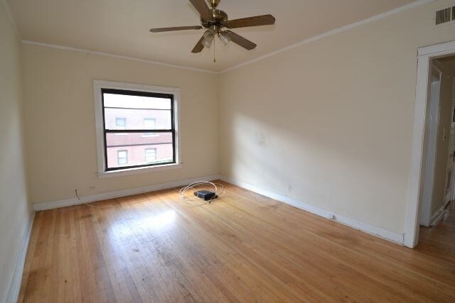 Building Photo - 822 W Waveland Ave
