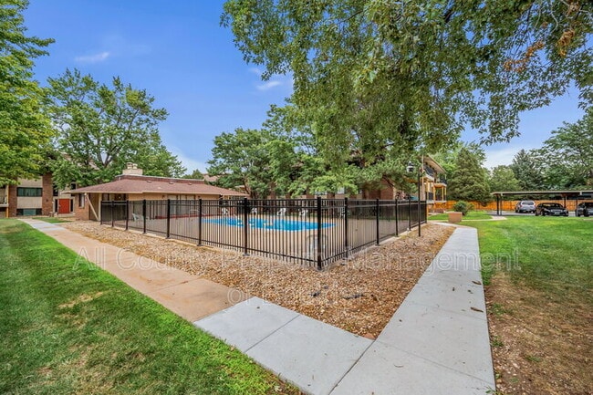 Building Photo - 600 Manhattan Dr