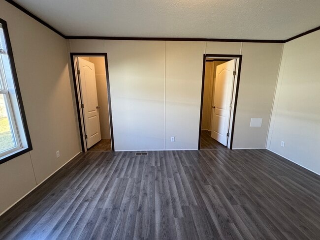 Building Photo - 48582 Lakeview E