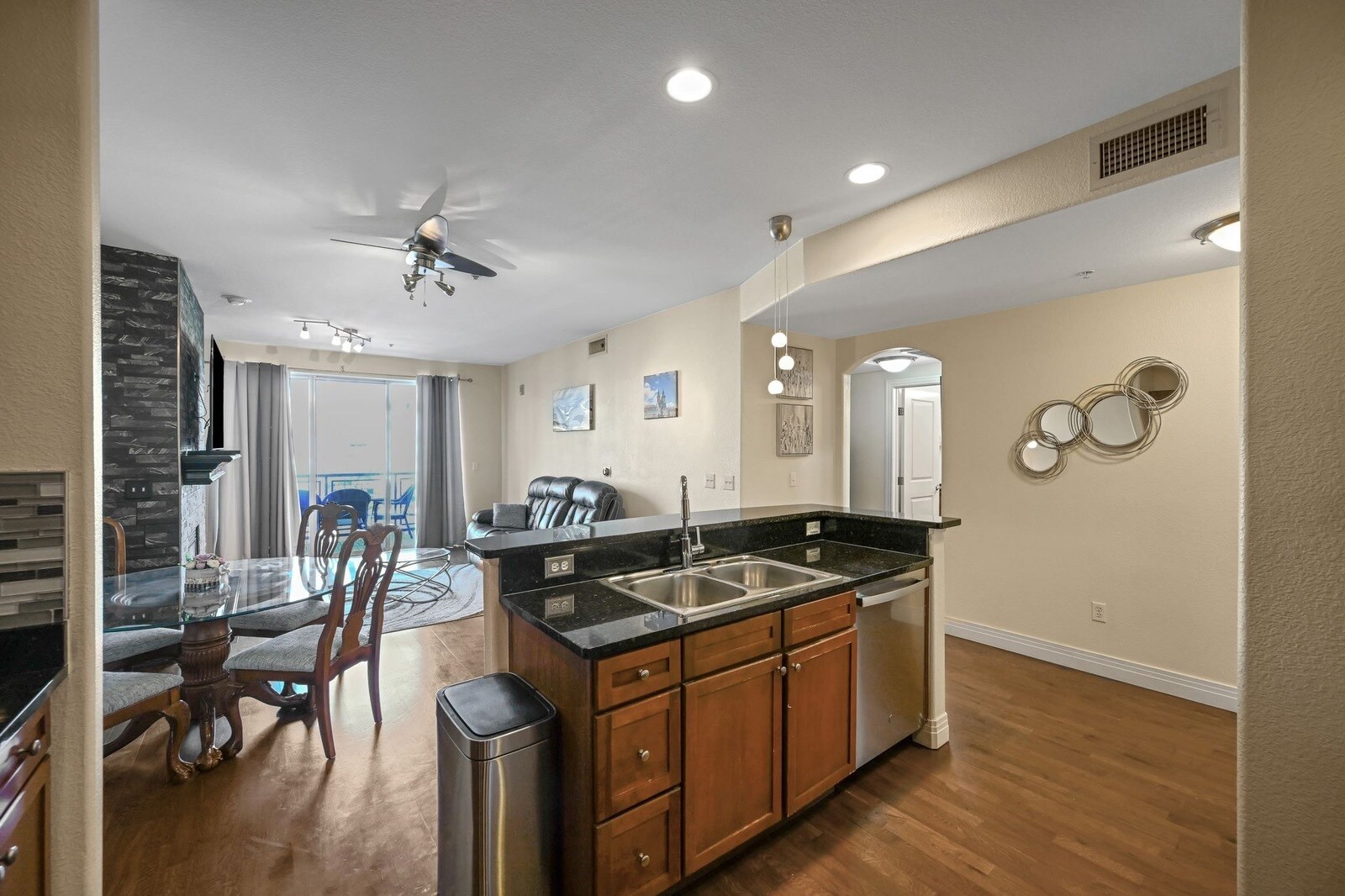 Building Photo - 9059 E Panorama Cir