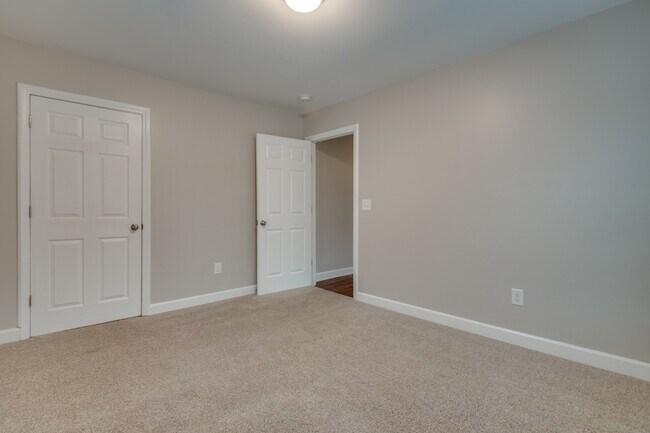 Building Photo - 517 Walnut St