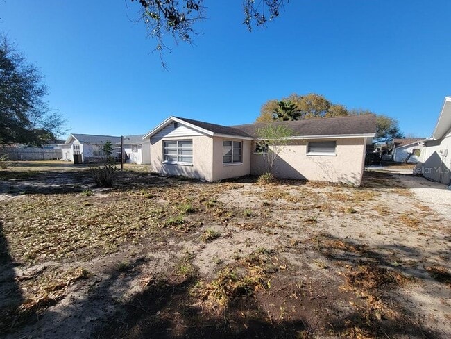 Building Photo - 5912 Della Dr