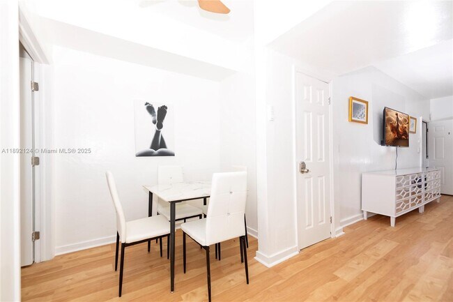 Building Photo - 545 Michigan Ave