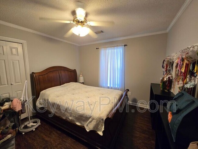 Building Photo - 4720 Waltons Cir