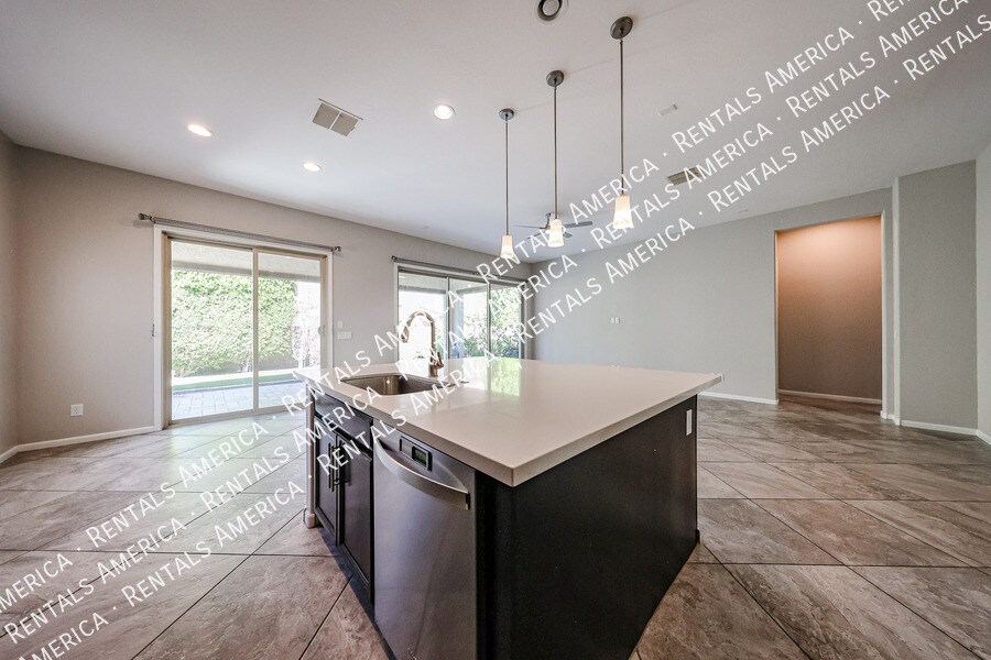Building Photo - 248 E Desert Broom Dr