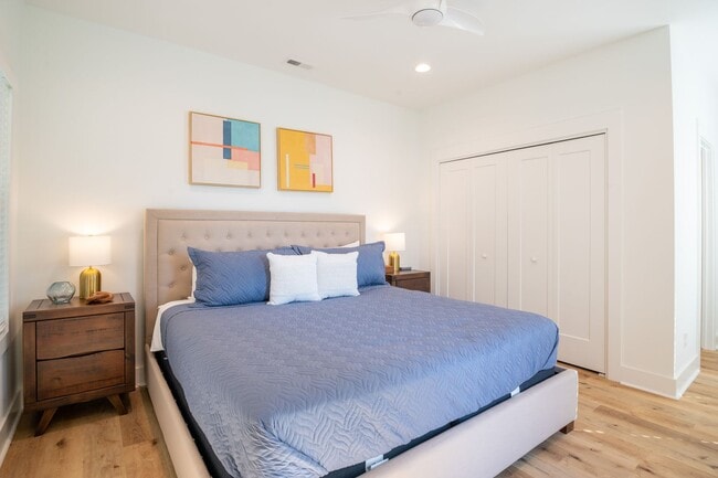 Building Photo - Go with the Flo 2 @ 207 Florence Ave #2