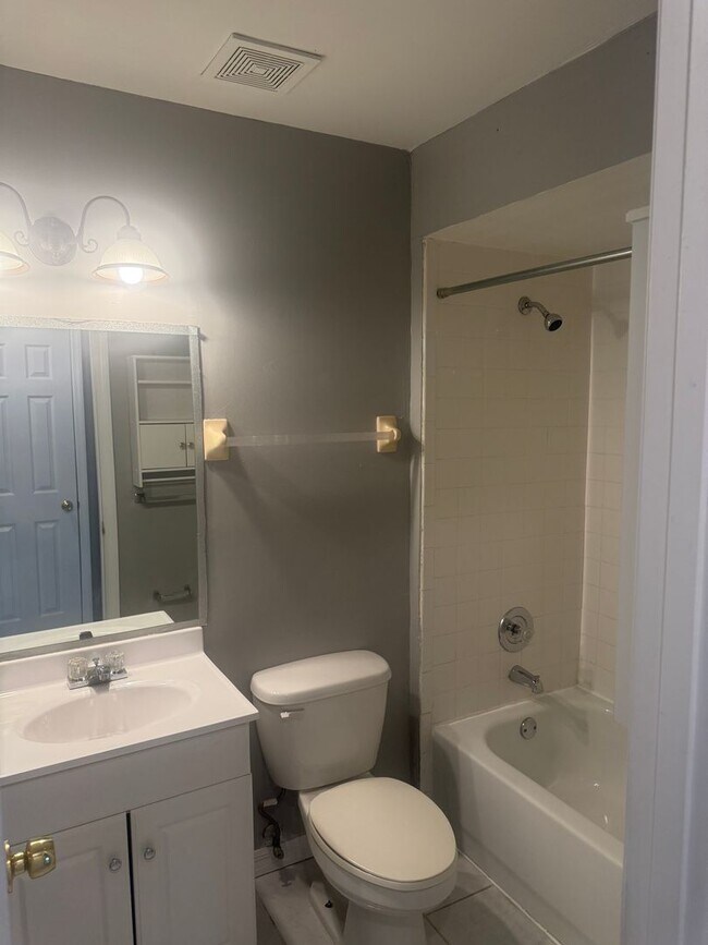 Building Photo - Spacious Duplex in Poinciana