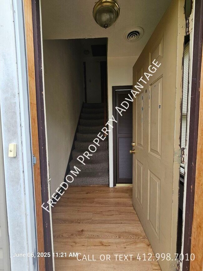 Building Photo - 130 Hall Ave