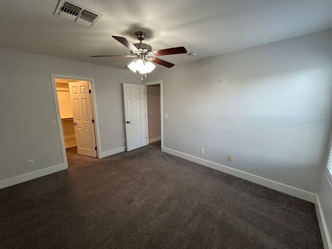 Building Photo - 15439 W Poinsettia Dr