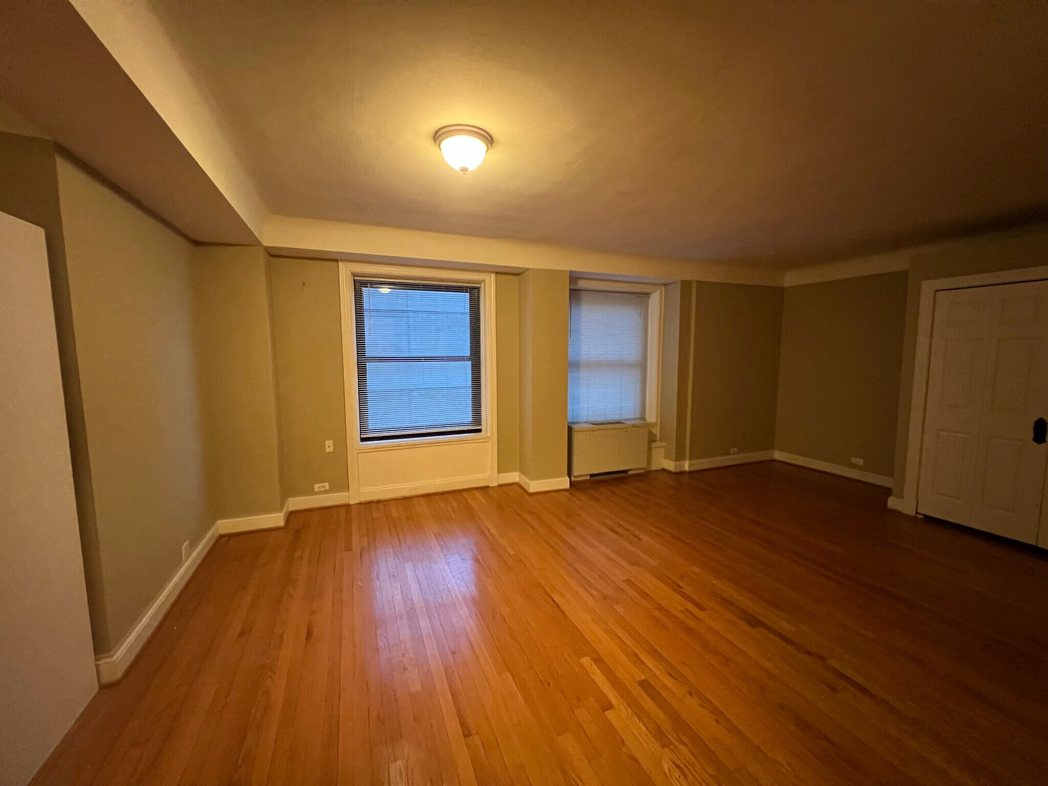 Building Photo - 15 E Kirby St