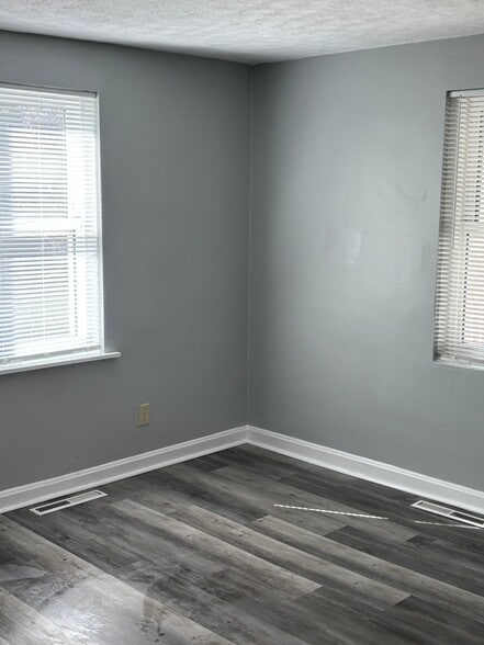 Building Photo - 3967 Pharo Dr