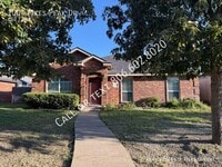 Building Photo - 1004 Pikes Peak Dr