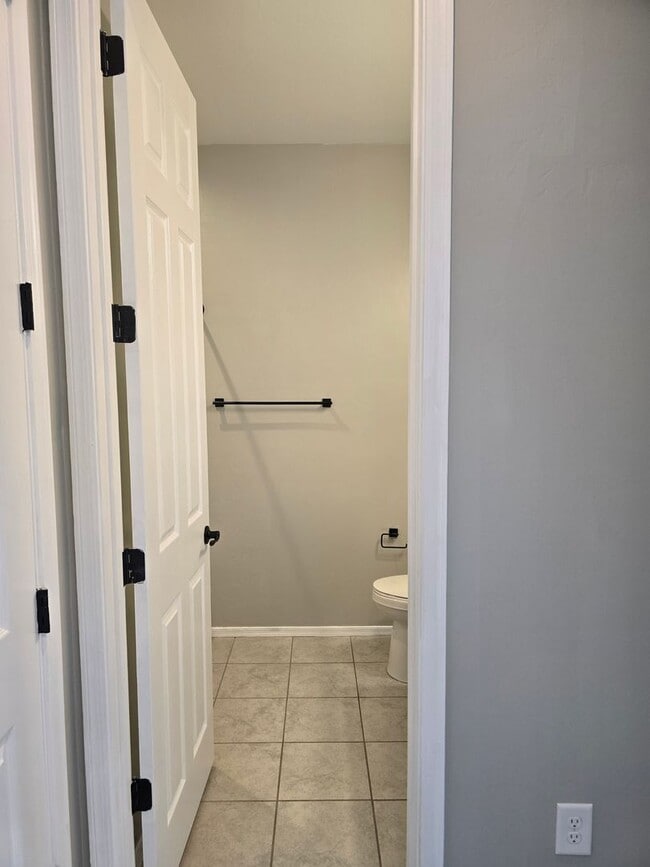 Building Photo - 3 Bedroom/ 2 Bath Red Rock Oasis