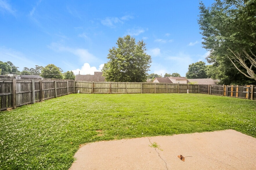 Building Photo - 1957 Paddock Ln