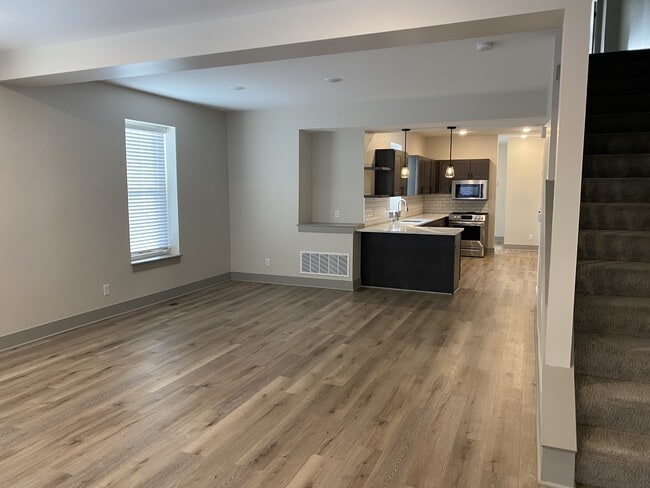 Building Photo - 336 Maple Ave