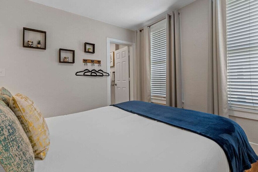 Building Photo - 2490 Main St