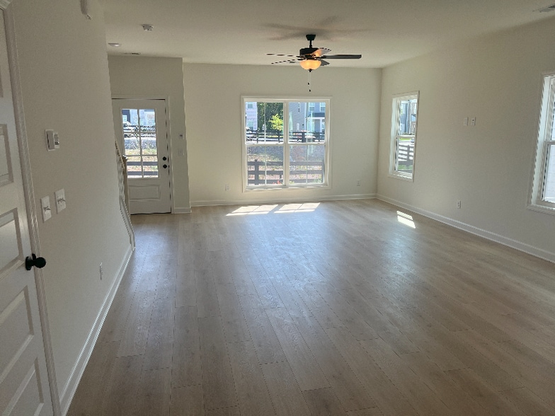 Building Photo - 244 Holywell Dr