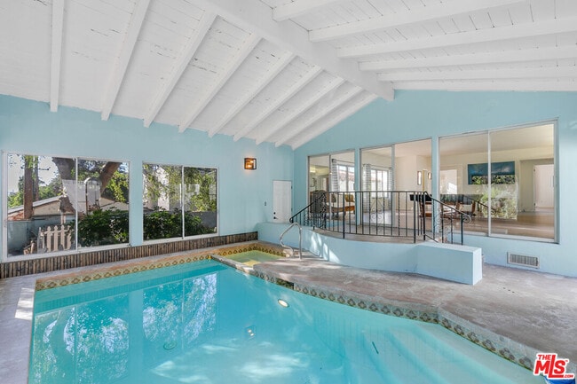 Building Photo - 1530 Valley View Rd