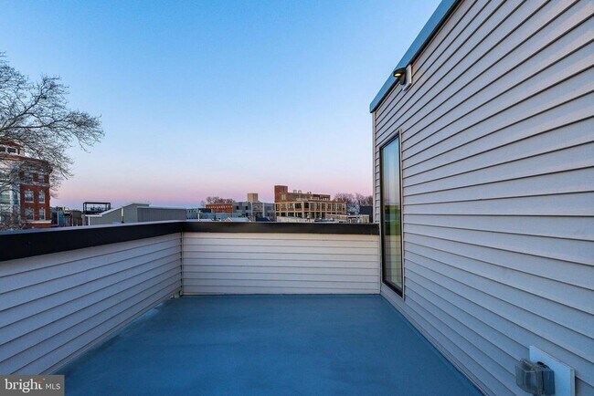 Building Photo - 412 Sepviva St