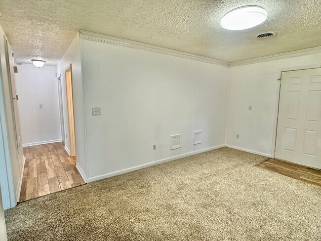 Building Photo - Cozy Meets Spacious: 4BR/2BA with Bonus Den & Patio